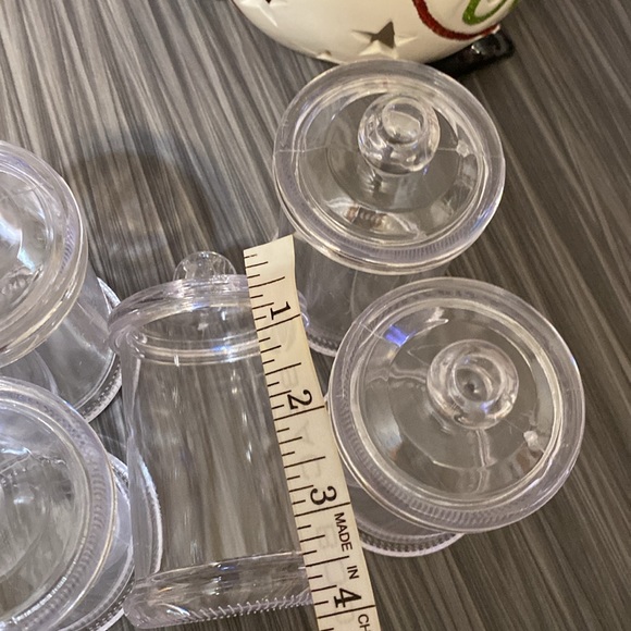 Clear containers with lids - Picture 4 of 4